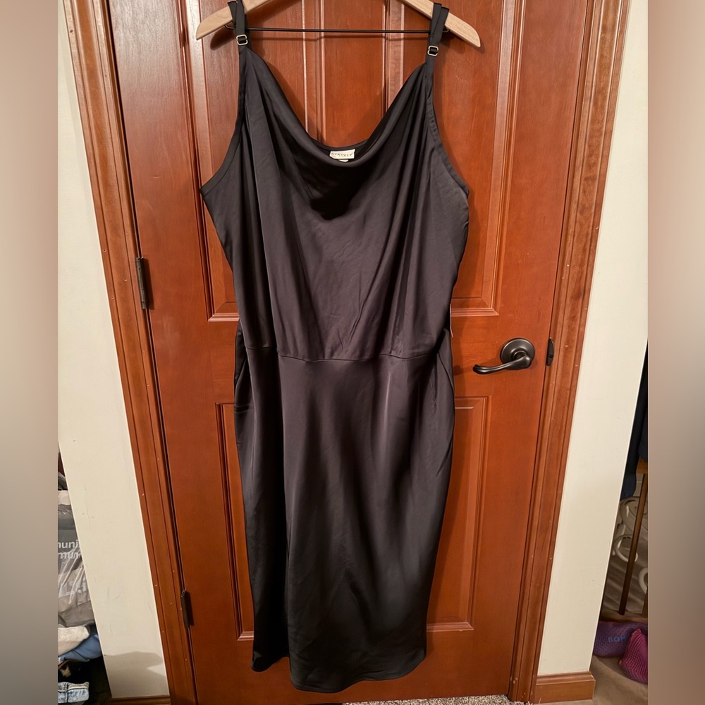 Ava & Viv Black Midi Dress